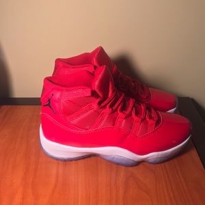 Jordan’s Retro 10 all red size 7